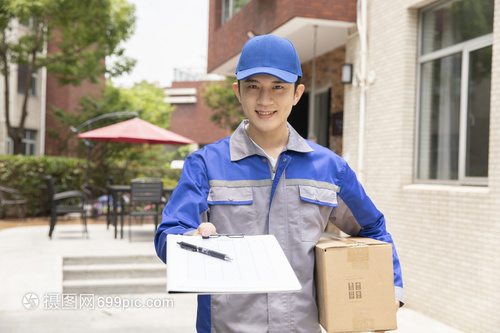 城市脈搏上的“跑腿人” 快遞小哥遞送的，不止是簽收單